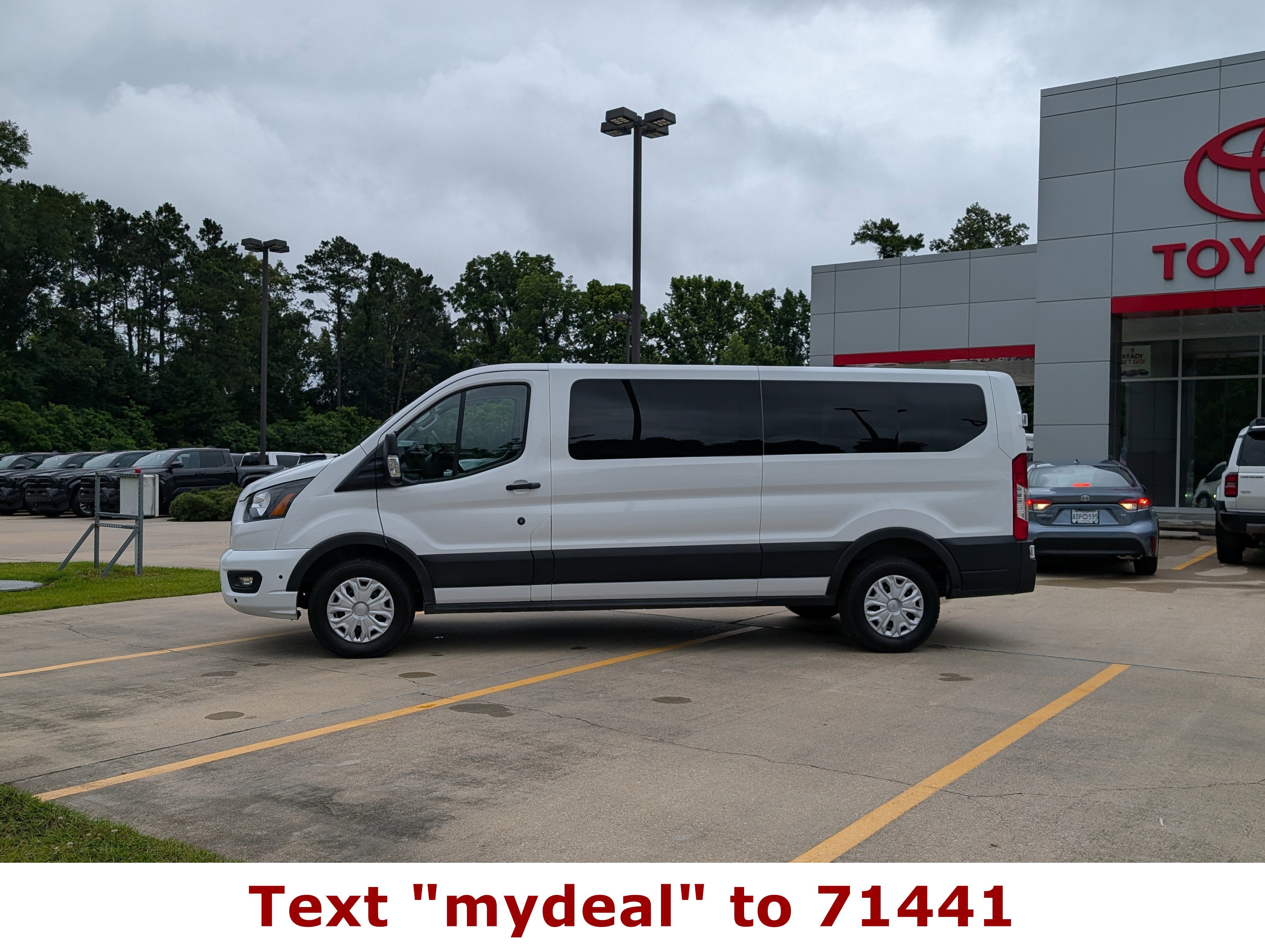 2025 Ford Transit Passenger Wagon XLT