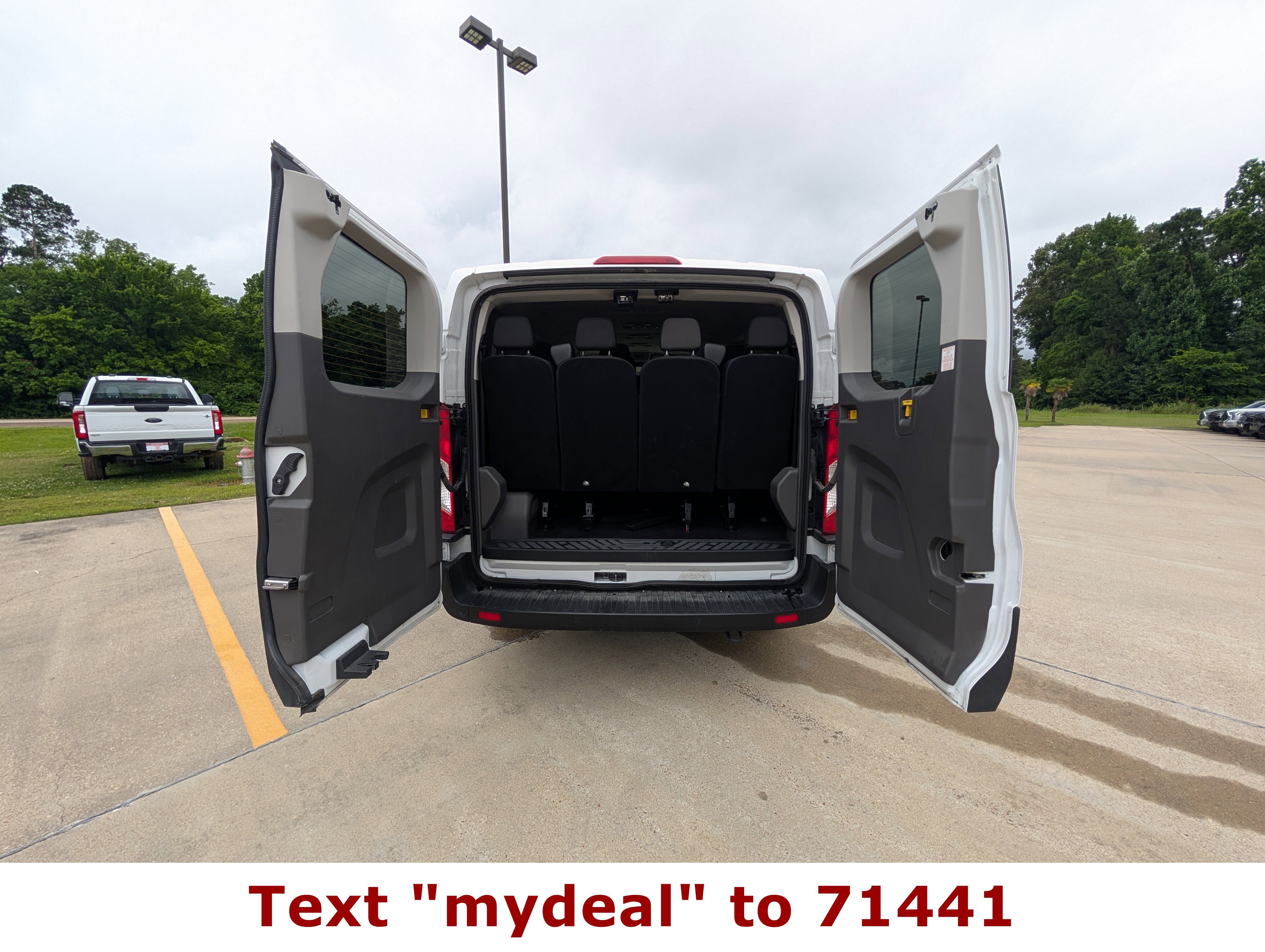 2025 Ford Transit Passenger Wagon XLT