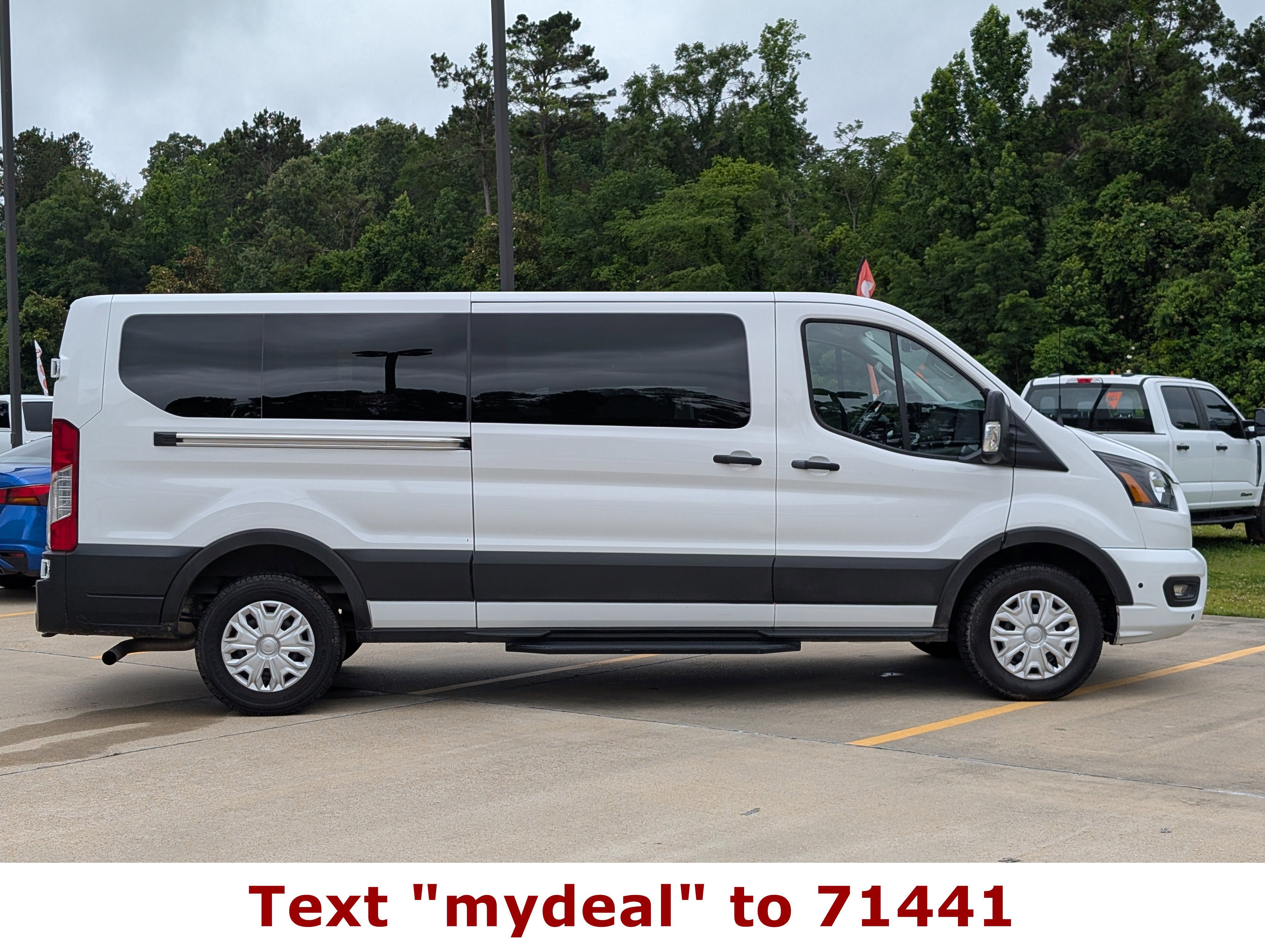2025 Ford Transit Passenger Wagon XLT