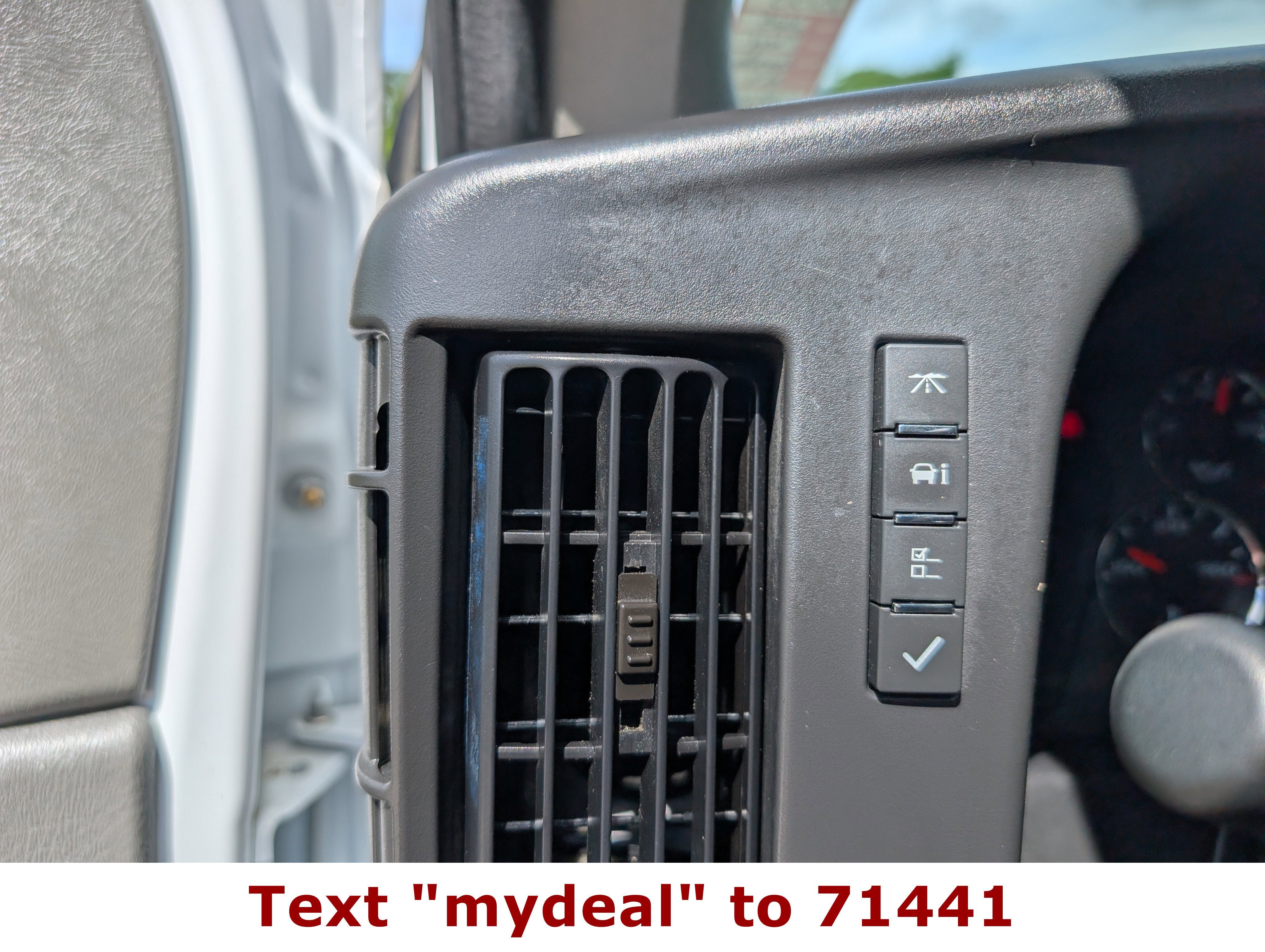 2025 Chevrolet Express Passenger LT