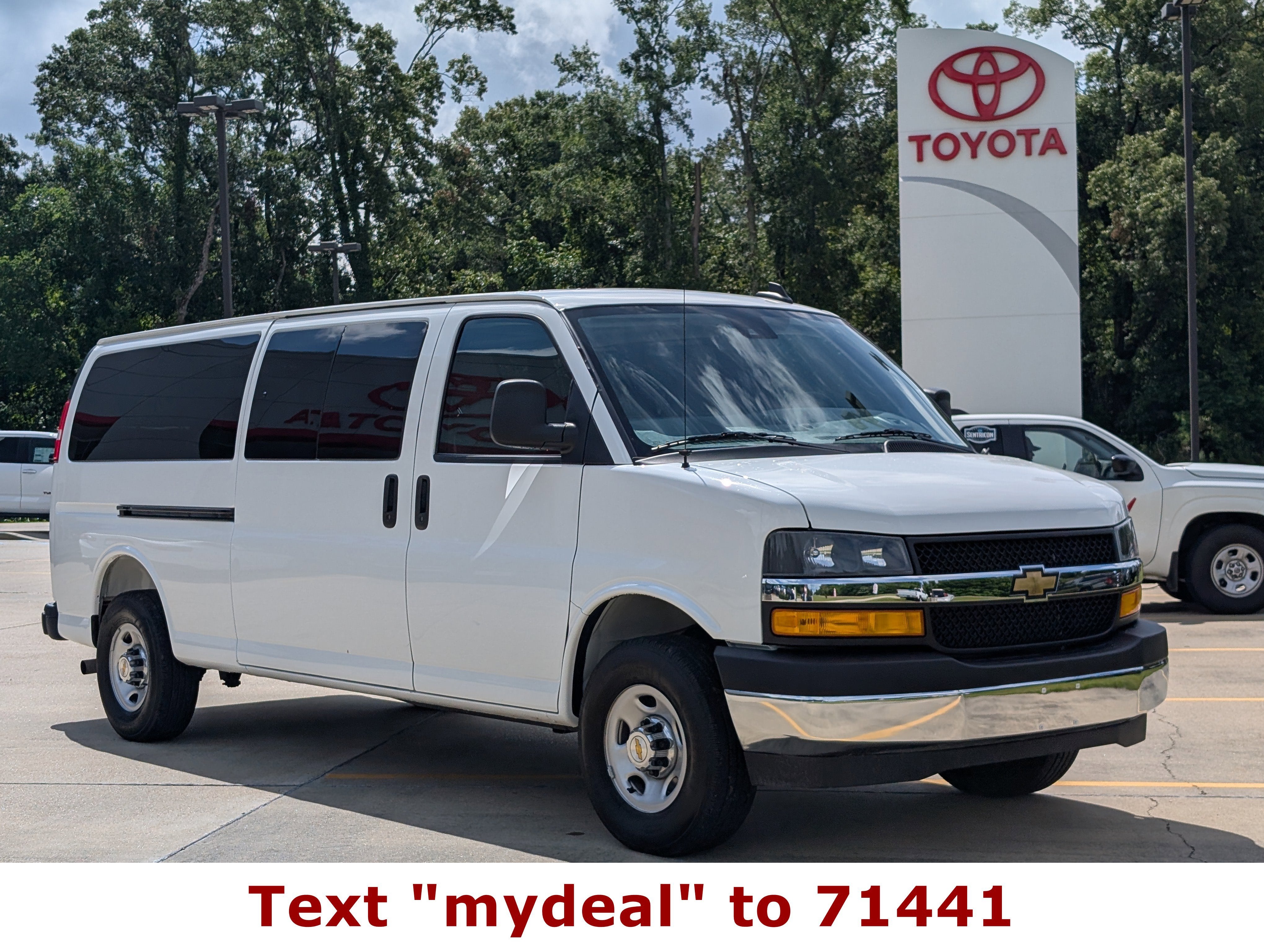 2025 Chevrolet Express Passenger LT