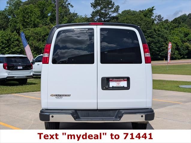 2025 Chevrolet Express Passenger LT