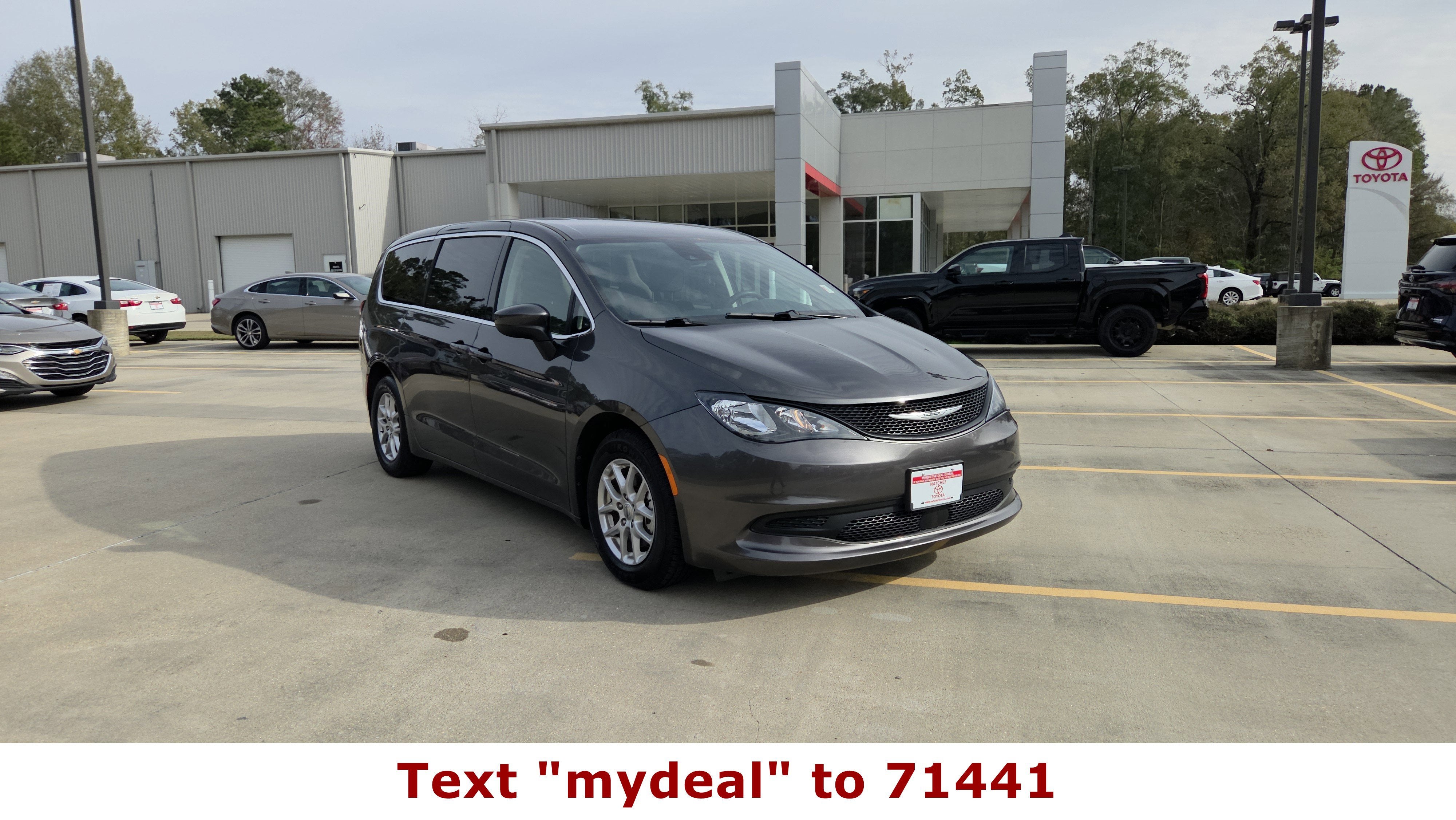 2023 Chrysler Voyager LX