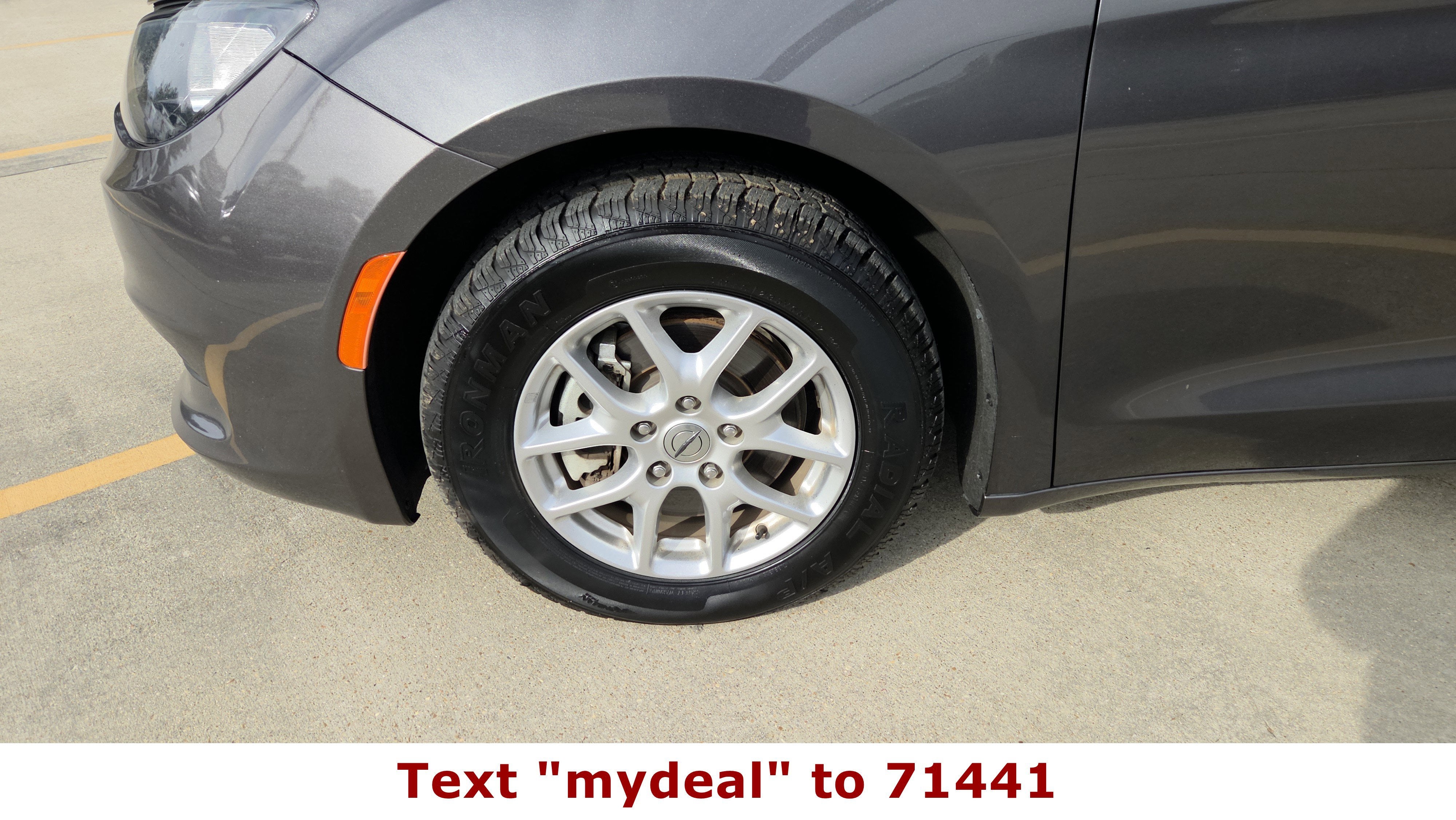 2023 Chrysler Voyager LX