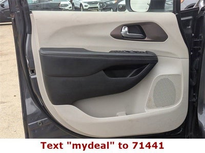 2023 Chrysler Voyager LX