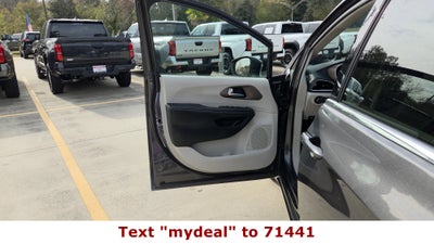 2023 Chrysler Voyager LX