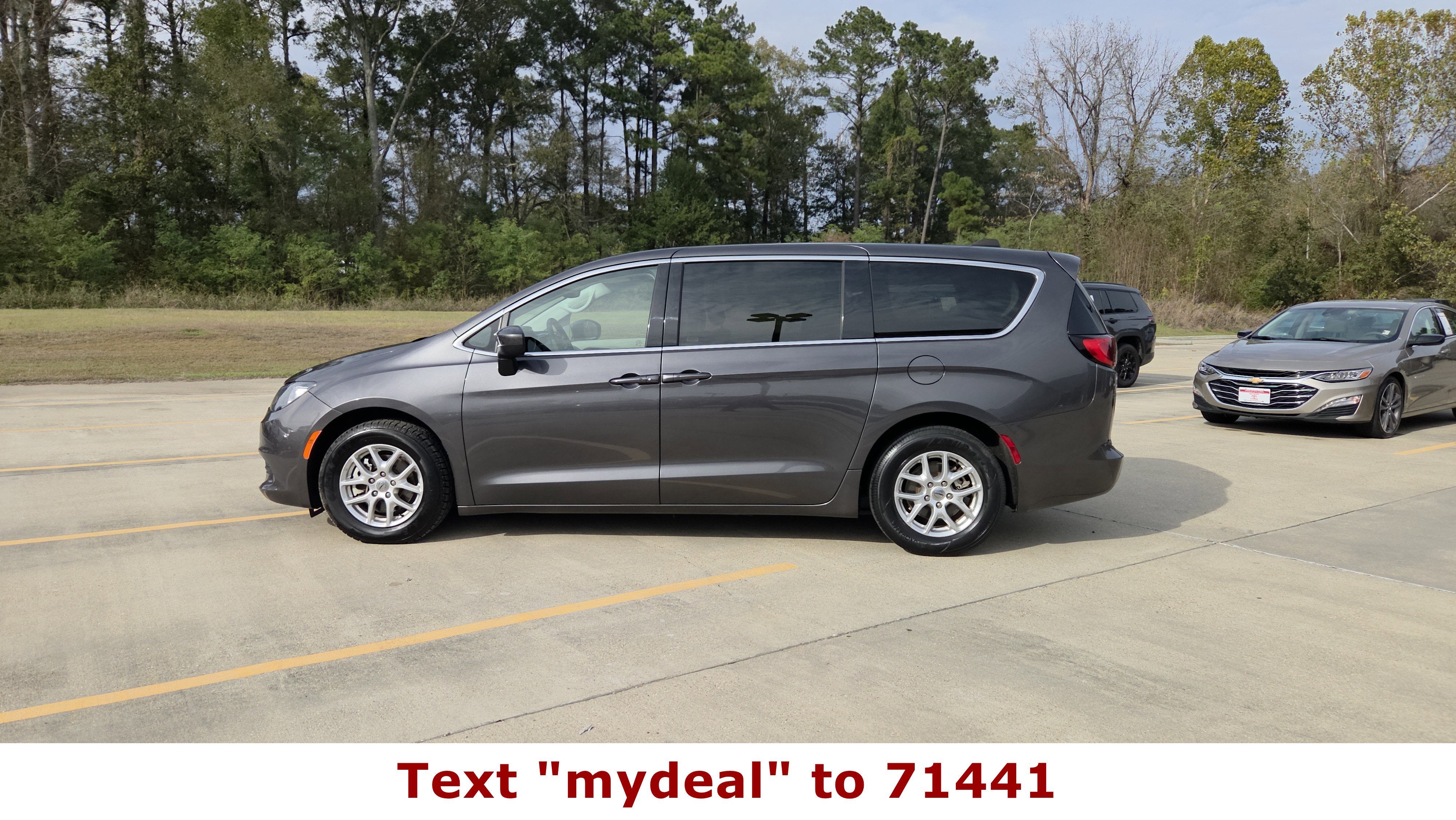 2023 Chrysler Voyager LX