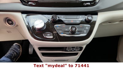 2023 Chrysler Voyager LX