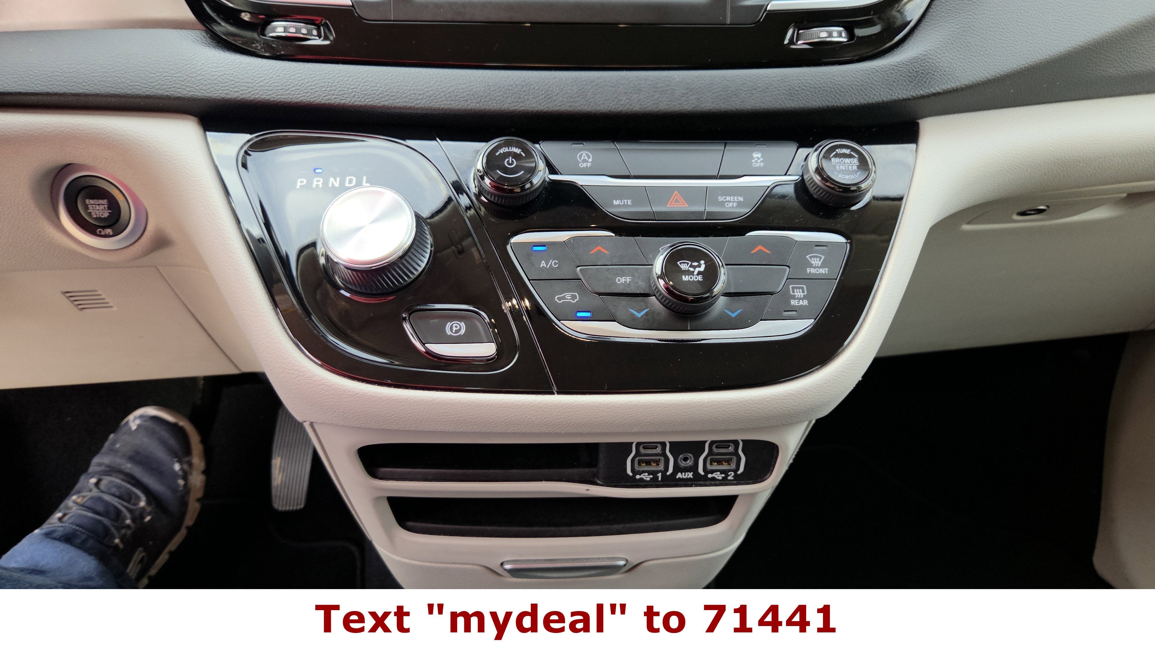 2023 Chrysler Voyager LX