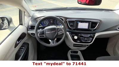 2023 Chrysler Voyager LX