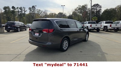 2023 Chrysler Voyager LX