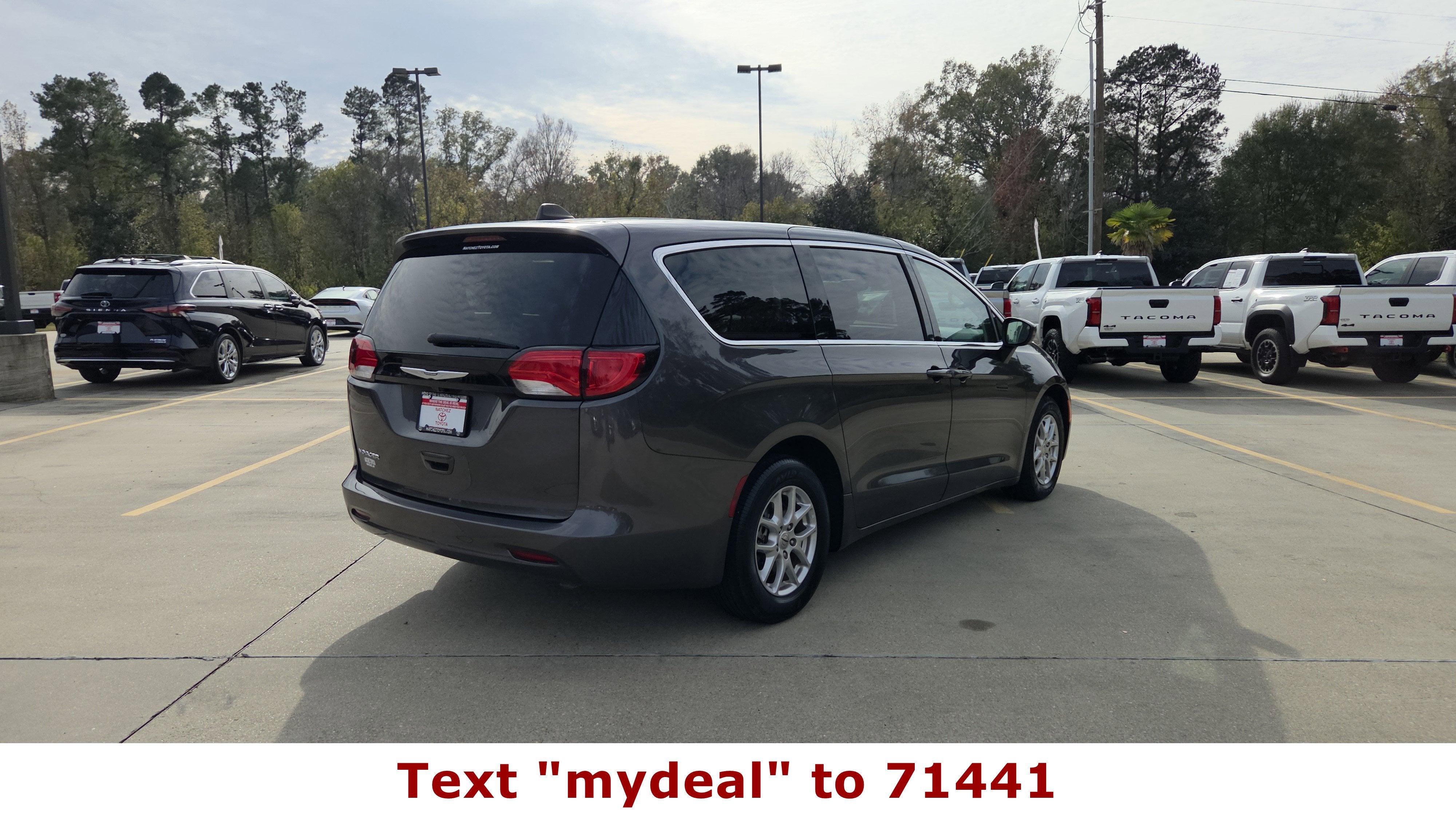 2023 Chrysler Voyager LX