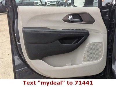 2023 Chrysler Voyager LX