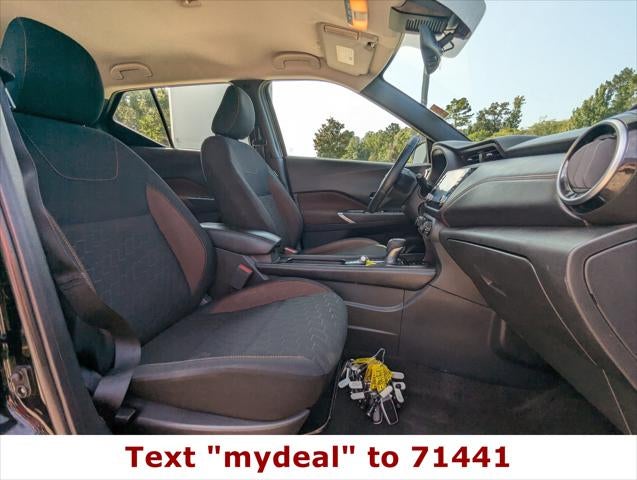 2022 Nissan Kicks SR