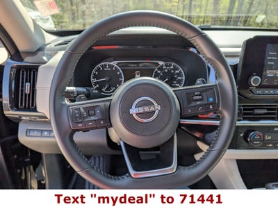 2025 Nissan Pathfinder SV