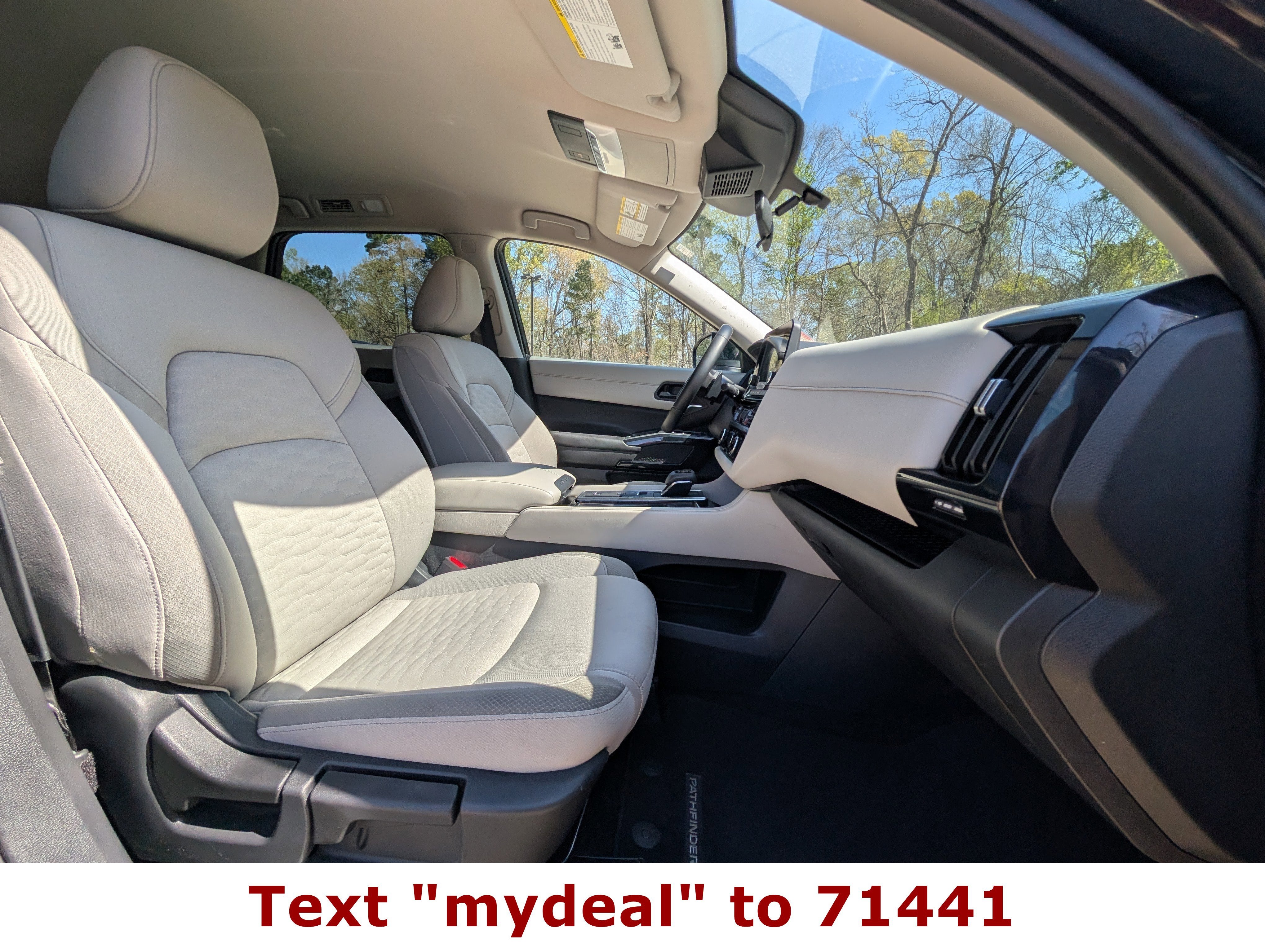 2025 Nissan Pathfinder SV