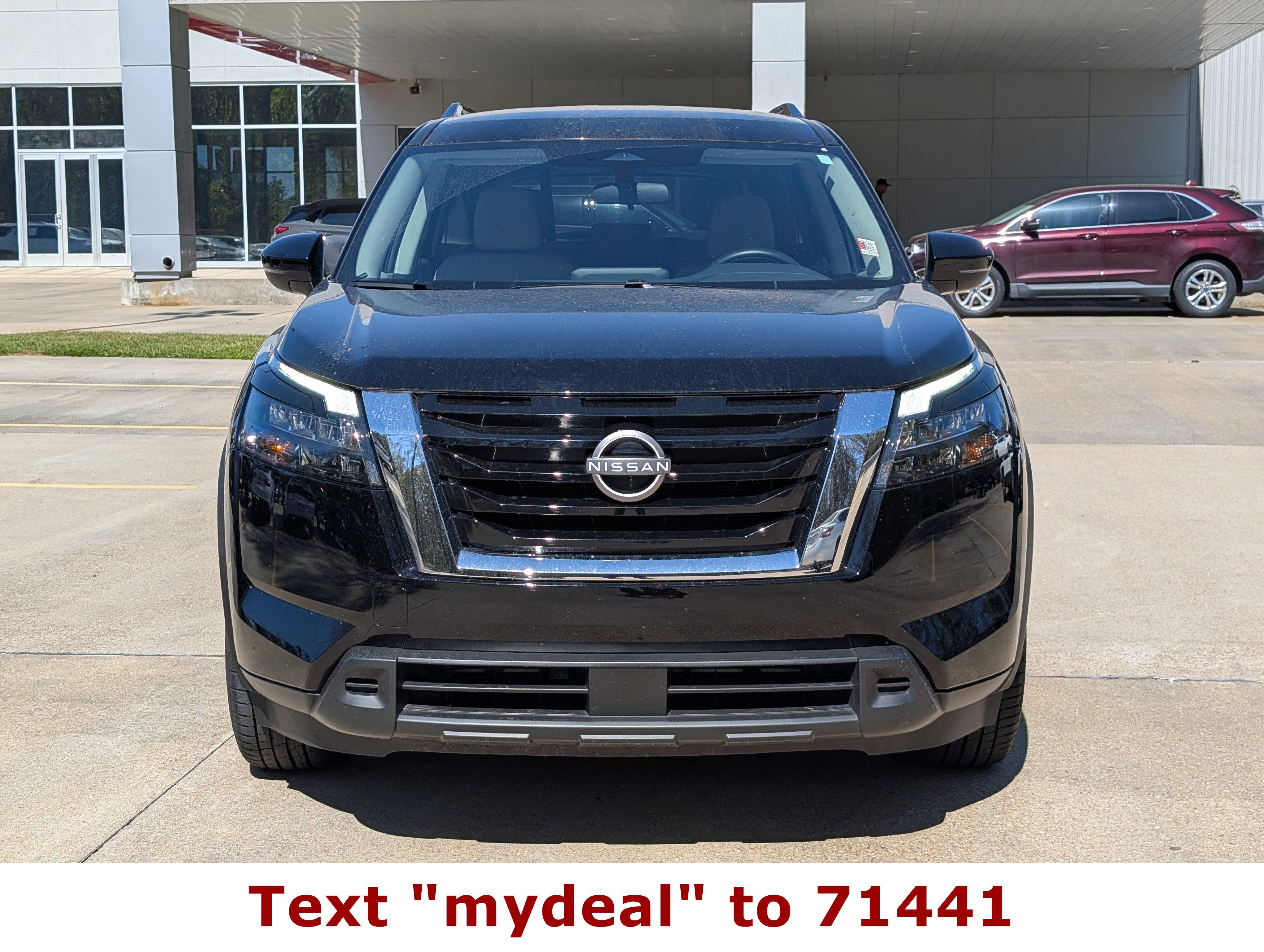 2025 Nissan Pathfinder SV