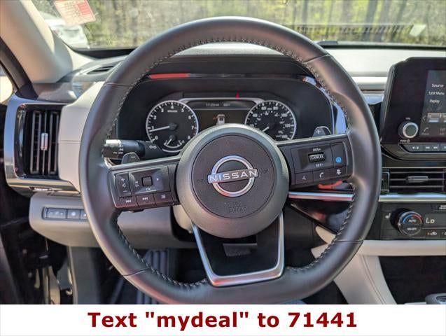 2025 Nissan Pathfinder SV