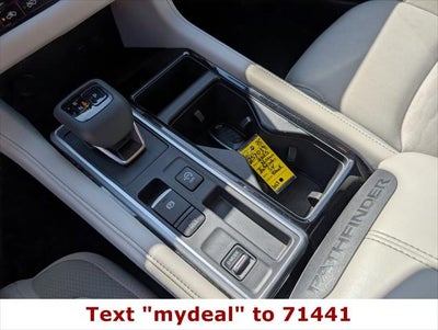 2025 Nissan Pathfinder SV