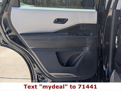 2025 Nissan Pathfinder SV