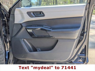 2025 Nissan Pathfinder SV