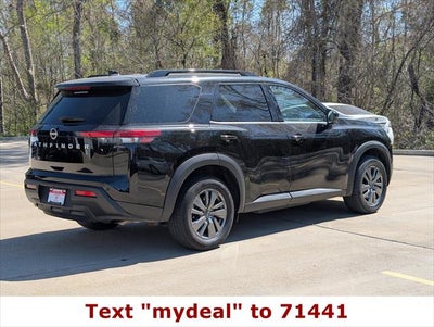 2025 Nissan Pathfinder SV