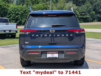 2025 Nissan Pathfinder SV
