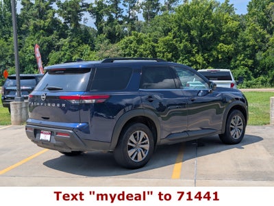 2025 Nissan Pathfinder SV
