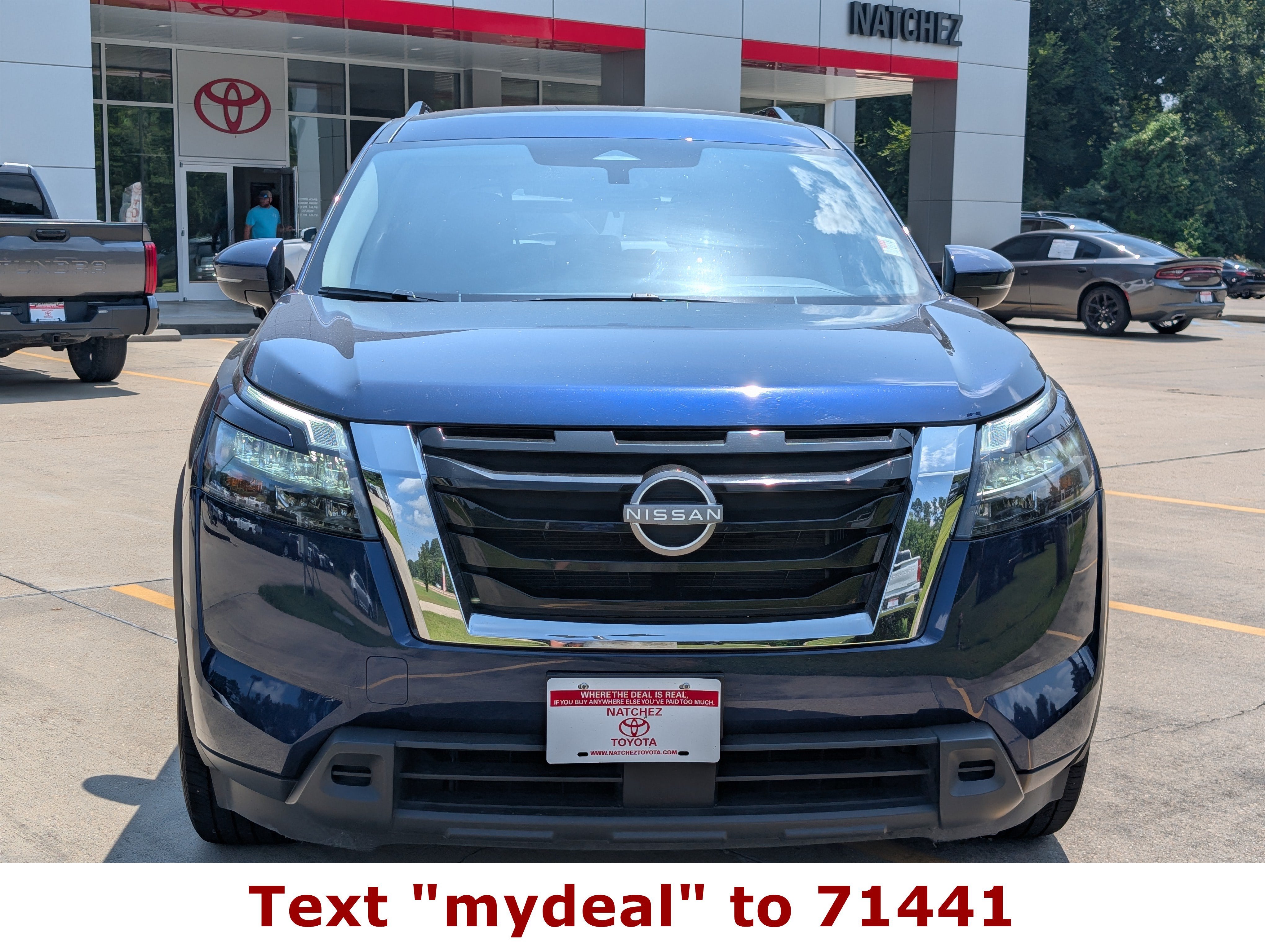 2025 Nissan Pathfinder SV