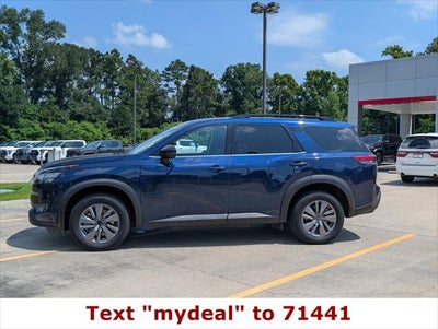 2025 Nissan Pathfinder SV