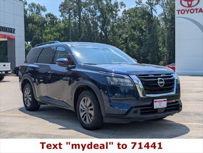 2025 Nissan Pathfinder SV