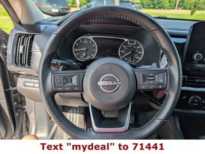 2025 Nissan Pathfinder SV
