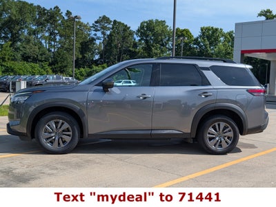 2025 Nissan Pathfinder SV