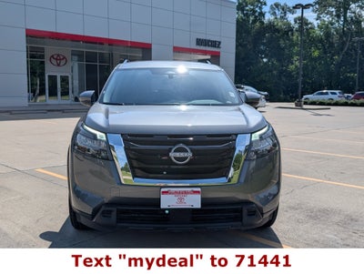 2025 Nissan Pathfinder SV