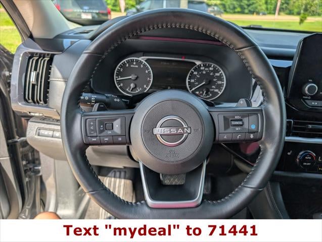 2025 Nissan Pathfinder SV
