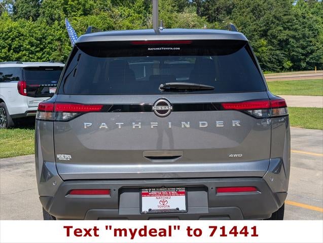 2025 Nissan Pathfinder SV