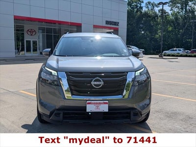 2025 Nissan Pathfinder SV