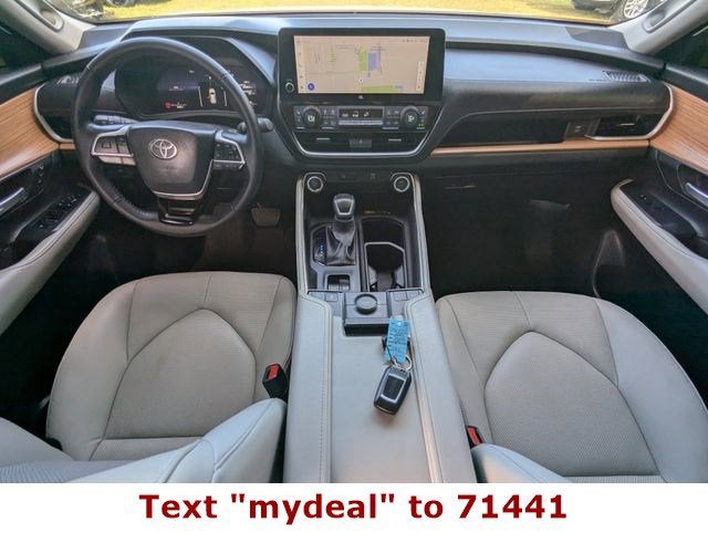 2025 Toyota Grand Highlander Base