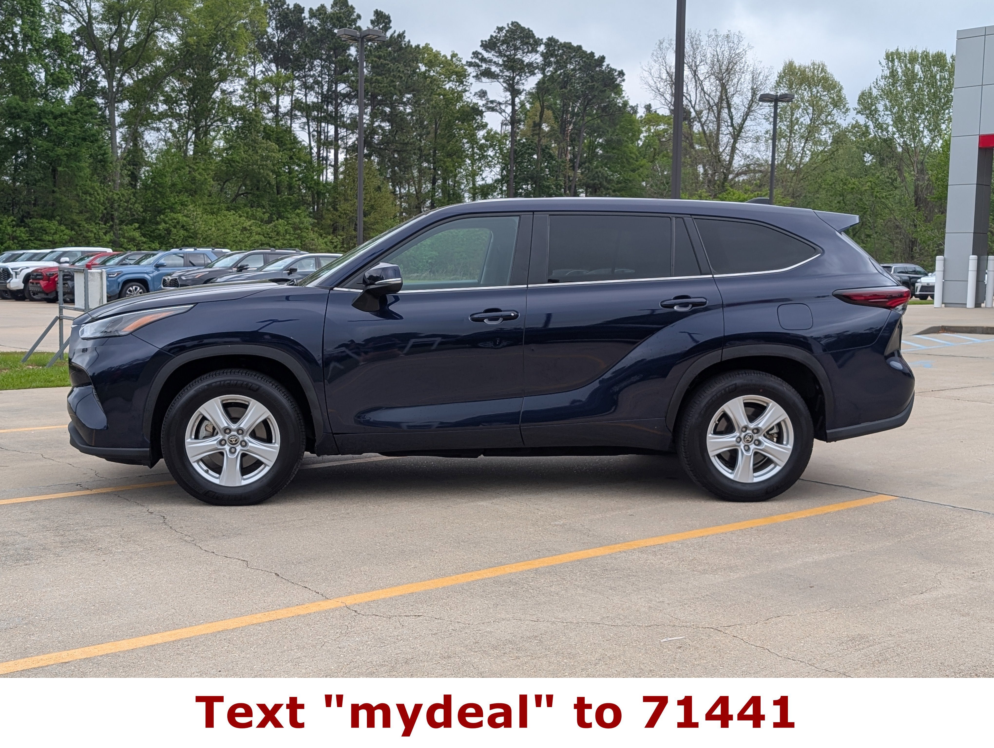 2025 Toyota Highlander LE