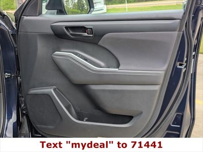 2025 Toyota Highlander LE