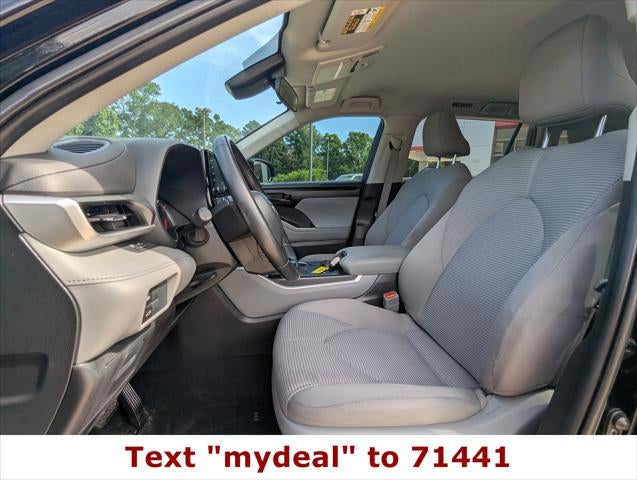 2022 Toyota Highlander LE