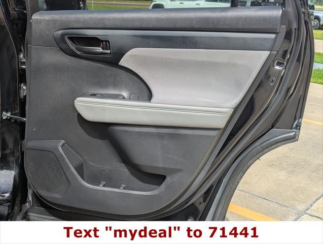 2022 Toyota Highlander LE