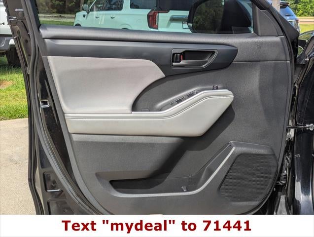 2022 Toyota Highlander LE