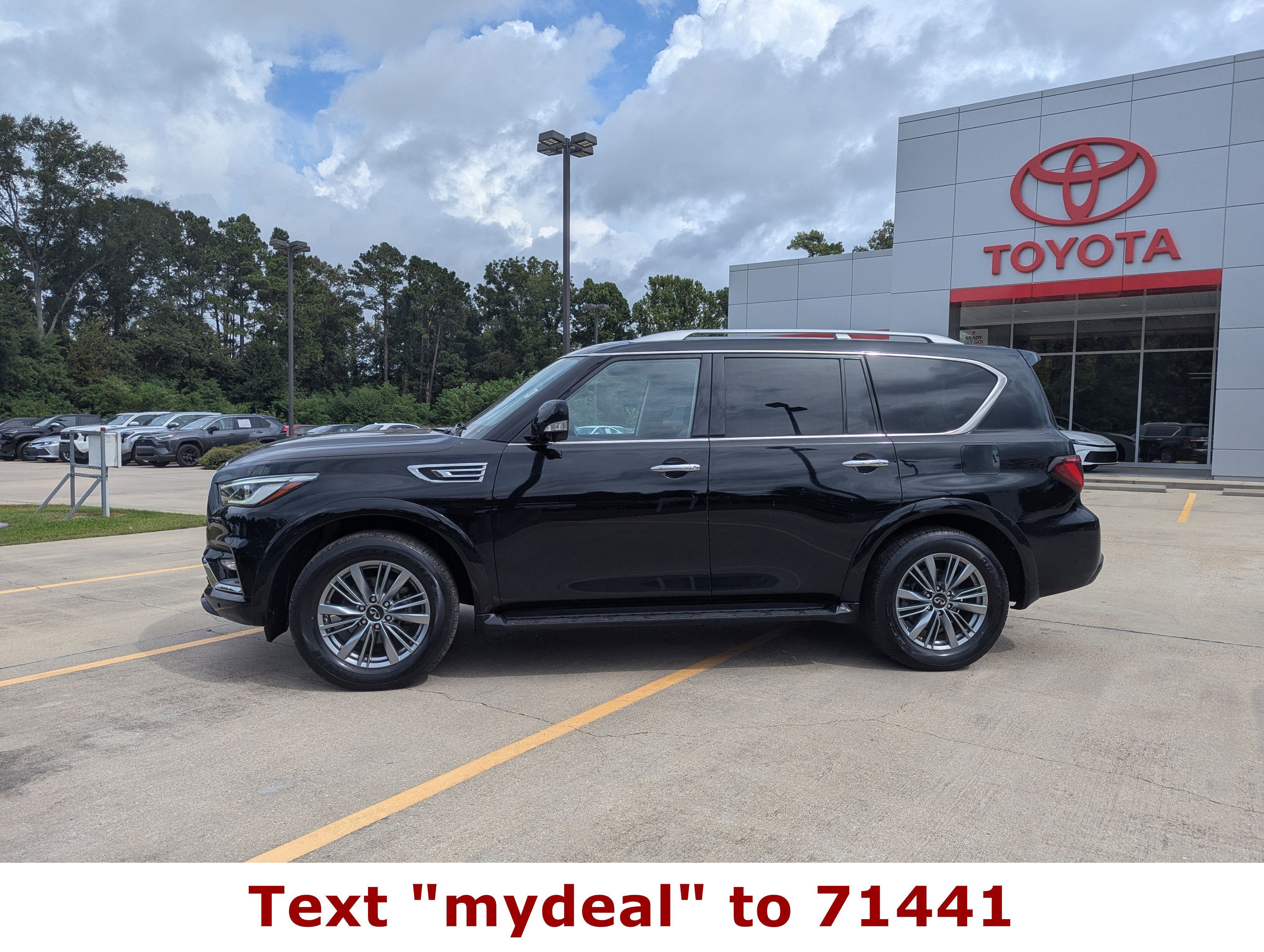 2022 INFINITI QX80 LUXE