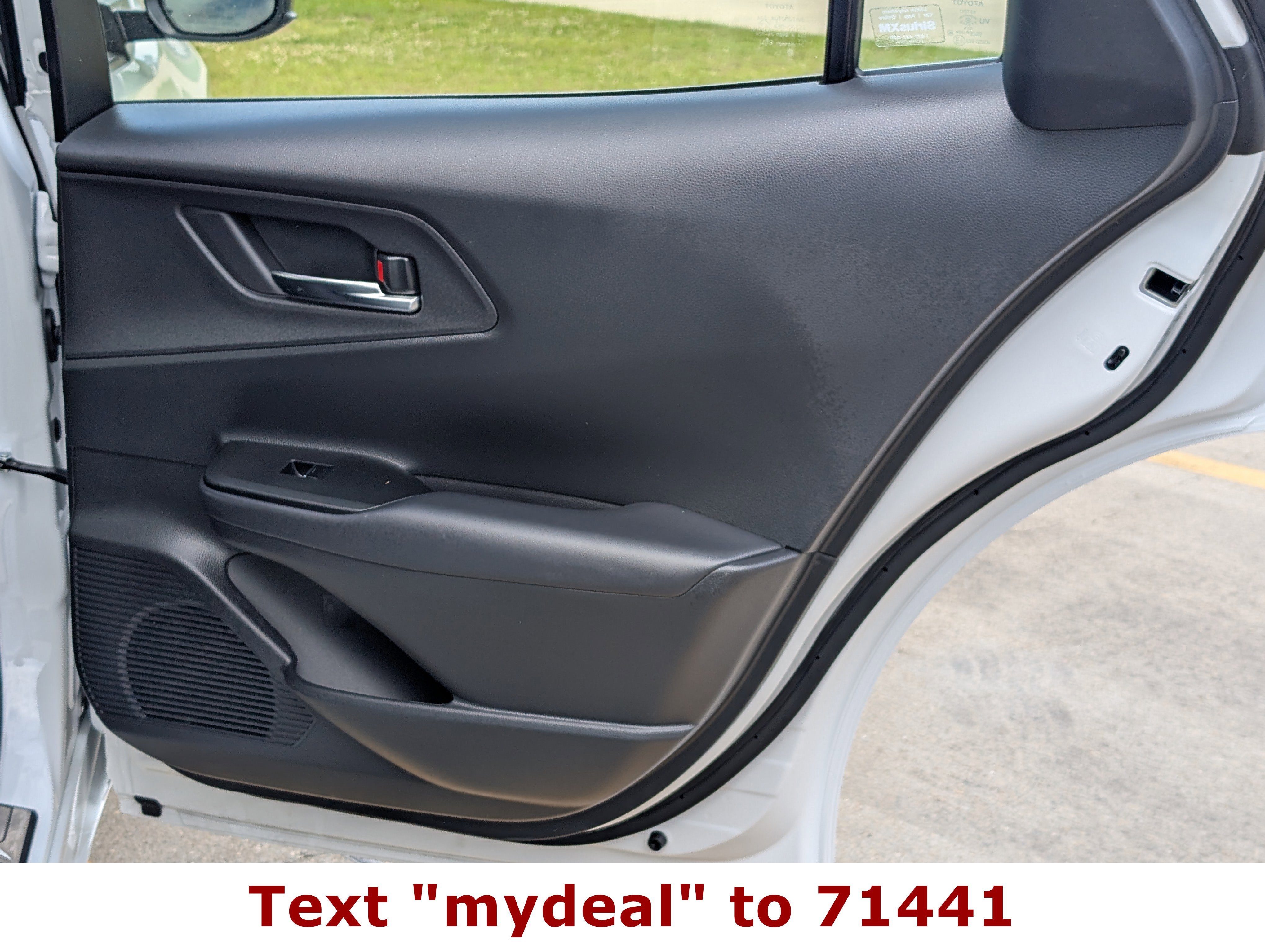 2025 Toyota Prius Plug-In Hybrid SE