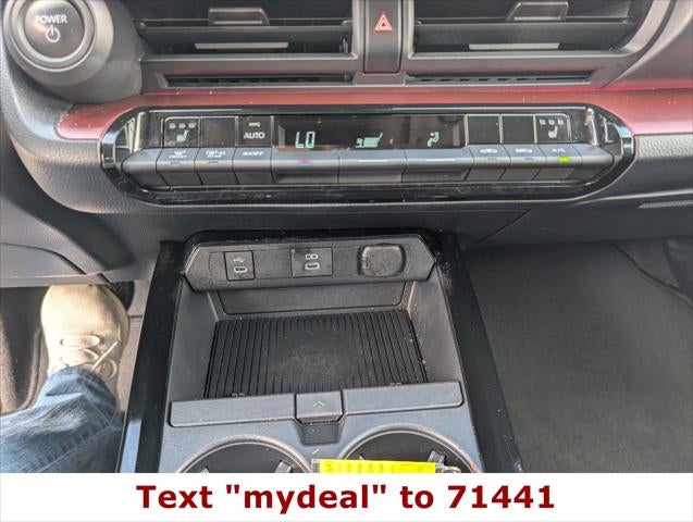 2025 Toyota Prius Plug-In Hybrid SE