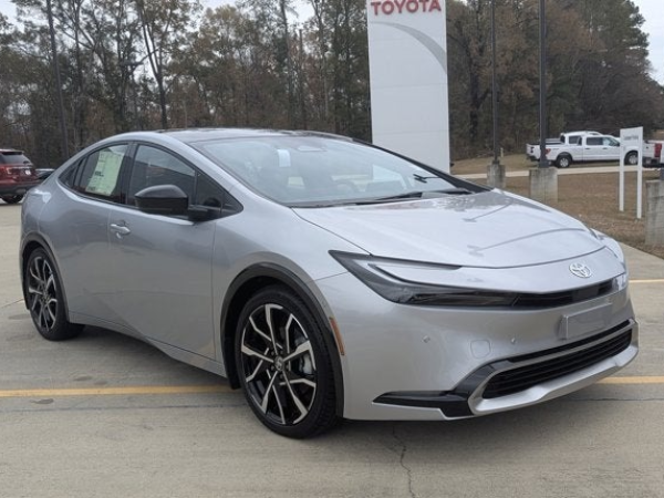 2026 Prius Plug-in Hybrid Exterior Front view