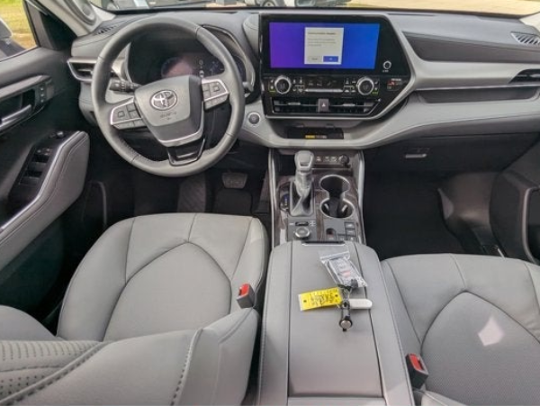 2026 Toyota Highlander Dashboard