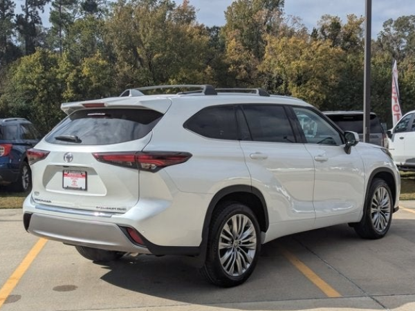 2026 Toyota Highlander Exterior rear view